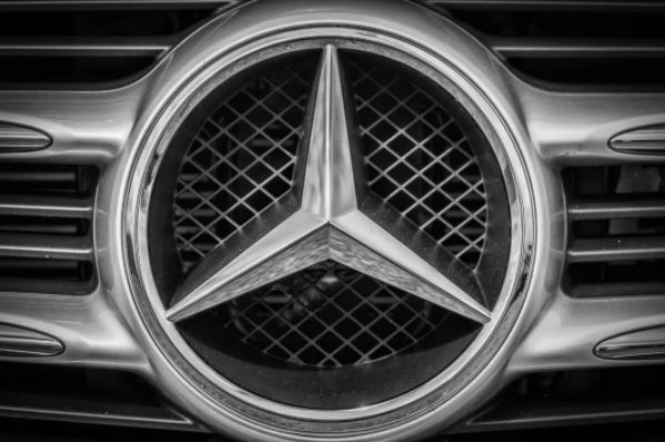 為什么奔馳會有立標和大標？到底有什么區別？