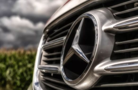 為什么奔馳會有立標和大標？到底有什么區別？