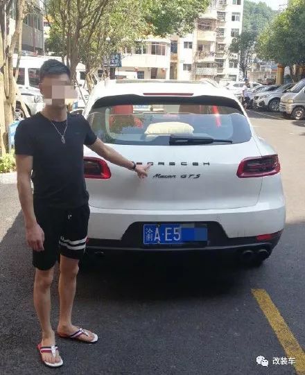 把眾泰改成保時(shí)捷，不僅車(chē)標(biāo)字母貼錯(cuò)了還被拘留15天！