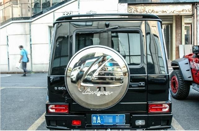 比奔馳豪華的勞倫士G60L，因車標像國產的，現降價50萬都沒人買！