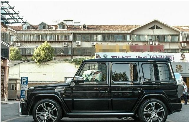 比奔馳豪華的勞倫士G60L，因車標像國產的，現降價50萬都沒人買！