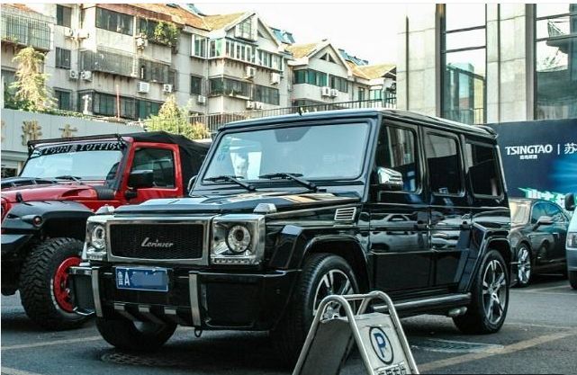 比奔馳豪華的勞倫士G60L，因車標像國產的，現降價50萬都沒人買！