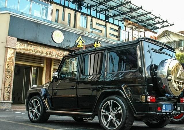 比奔馳豪華的勞倫士G60L，因車標像國產的，現降價50萬都沒人買！