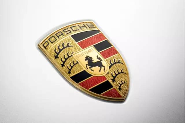 德國工藝就是走心，來看看保時捷車標盾徽的制造工藝！