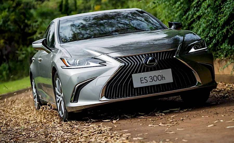 買車知乎 | 17萬元的差價只有車標不同？亞洲龍和ES該怎么選？