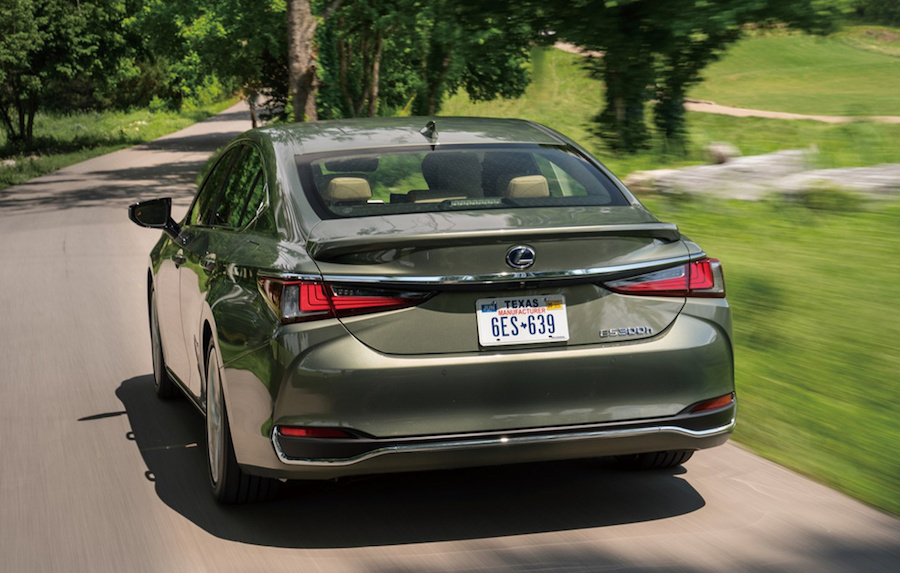 買車知乎 | 17萬元的差價只有車標不同？亞洲龍和ES該怎么選？