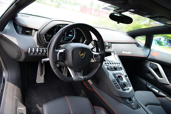 蘭博基尼龍年限量版，全球僅10臺，連車標都換了！