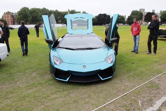 蘭博基尼龍年限量版，全球僅10臺，連車標都換了！
