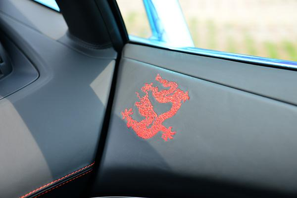 蘭博基尼龍年限量版，全球僅10臺，連車標都換了！