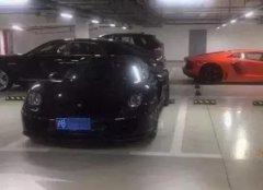 王思聰車庫(kù)還停著一部小電動(dòng)