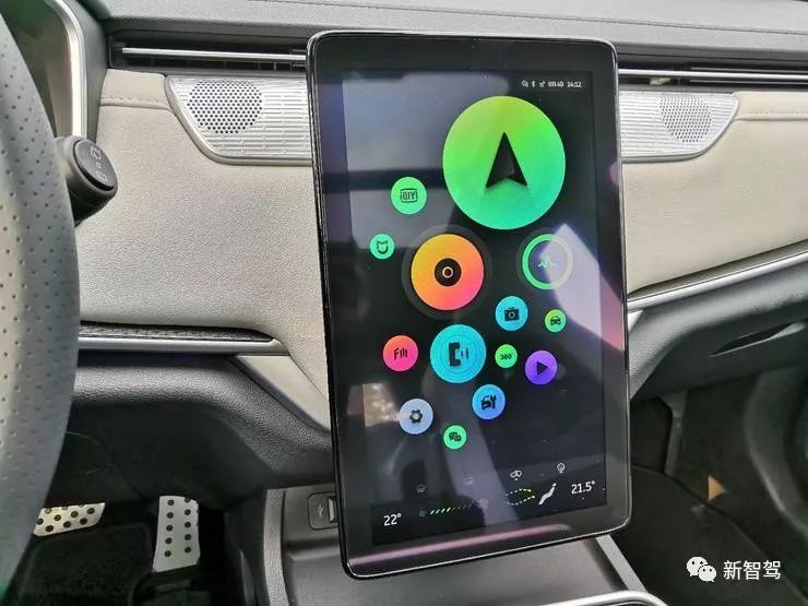 威馬EX5上路實測：車標、智能旋轉屏等具有辨識度，但部分配置尚存提升空間