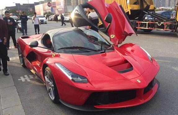 賣1200萬(wàn)用耐克勾當(dāng)車標(biāo),車標(biāo)比寶馬貴6倍,吸引無(wú)數(shù)目光!