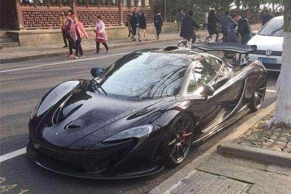 賣1200萬(wàn)用耐克勾當(dāng)車標(biāo),車標(biāo)比寶馬貴6倍,吸引無(wú)數(shù)目光!