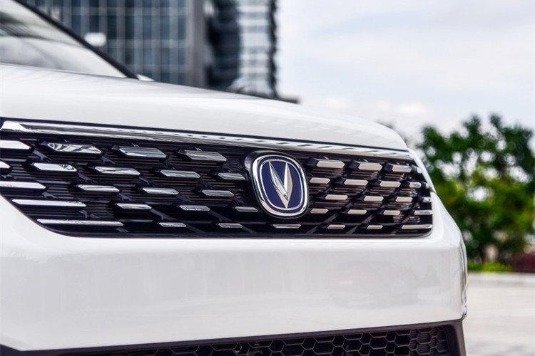 V字車標(biāo)是長(zhǎng)安汽車，那倒V是什么品牌？不是謳歌