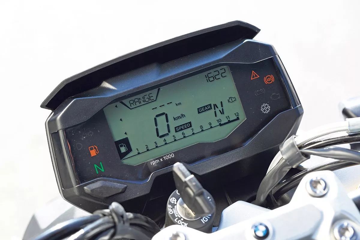 實話： 撕掉寶馬G310R的車標(biāo)...