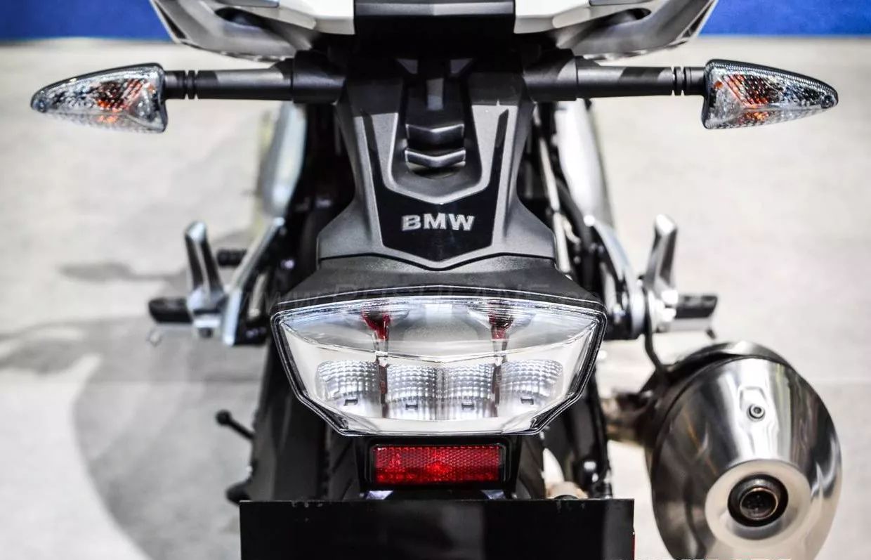 實話： 撕掉寶馬G310R的車標(biāo)...