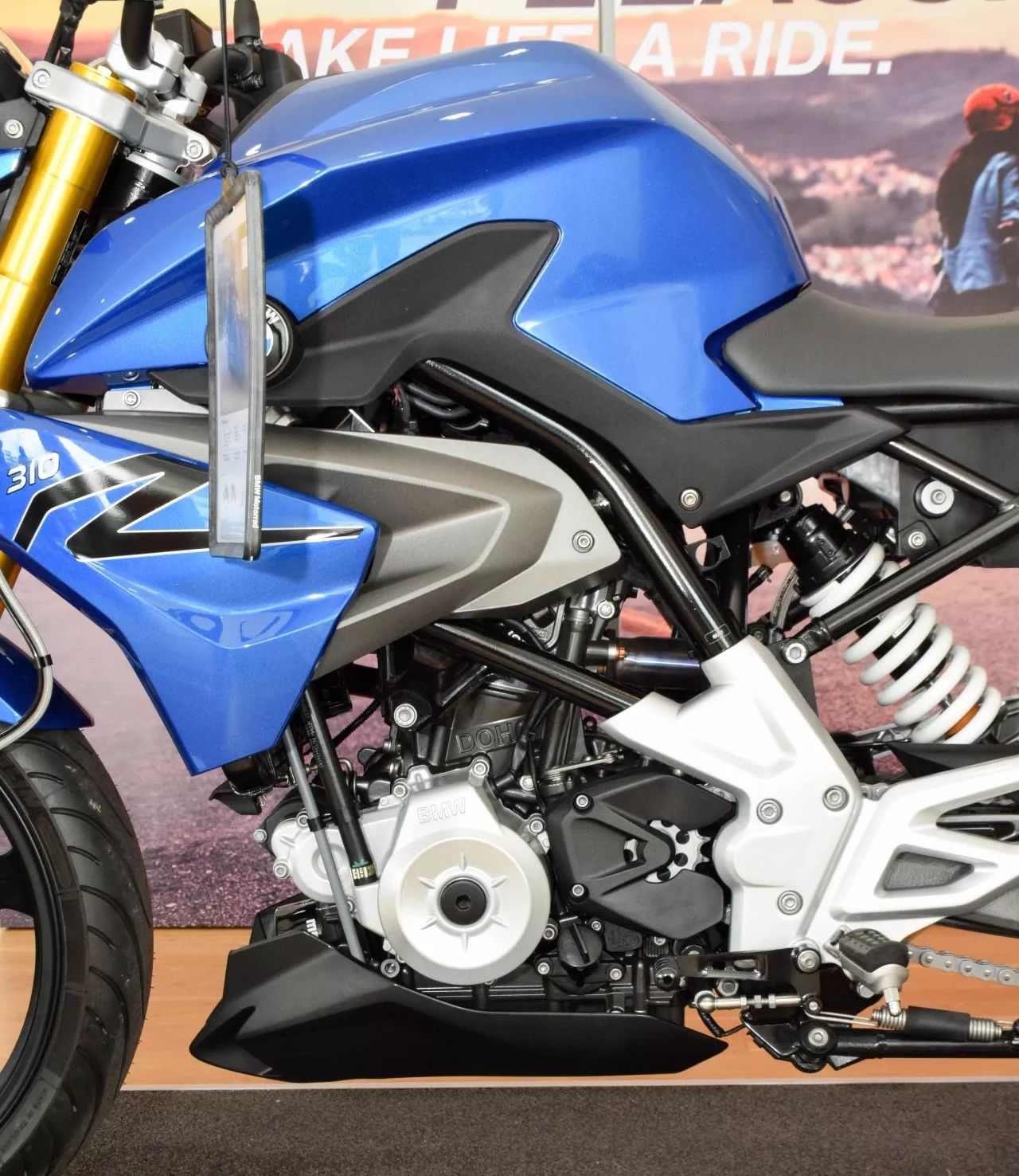 實話： 撕掉寶馬G310R的車標(biāo)...