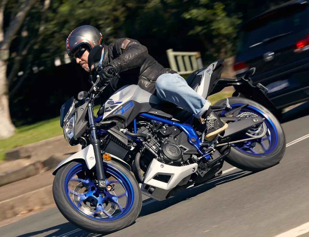 實話： 撕掉寶馬G310R的車標(biāo)...