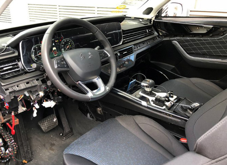 紅旗HS5實車首度曝光，漢字車標，40TD動力，要逆襲了