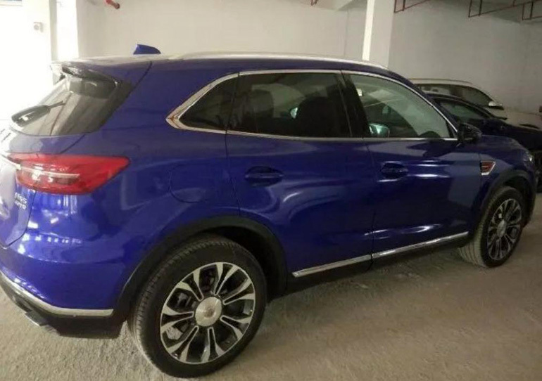 紅旗HS5實車首度曝光，漢字車標，40TD動力，要逆襲了