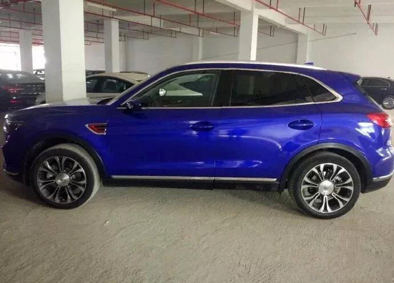 紅旗HS5實車首度曝光，漢字車標，40TD動力，要逆襲了