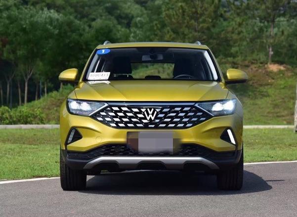 又是一款摳標(biāo)車(chē)？網(wǎng)友改裝捷達(dá)VS5車(chē)標(biāo)，車(chē)主：這下順眼多了