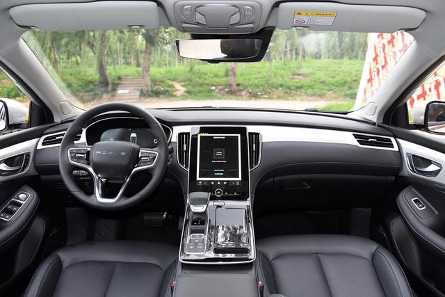 除了換裝R車標(biāo)還有啥亮點(diǎn)？榮威R ER6值不值得期待