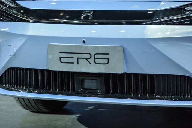 除了換裝R車標(biāo)還有啥亮點(diǎn)？榮威R ER6值不值得期待