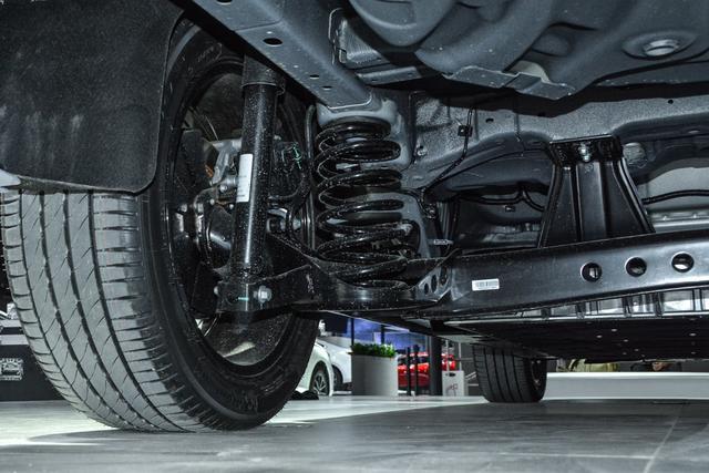 除了換裝R車標(biāo)還有啥亮點(diǎn)？榮威R ER6值不值得期待