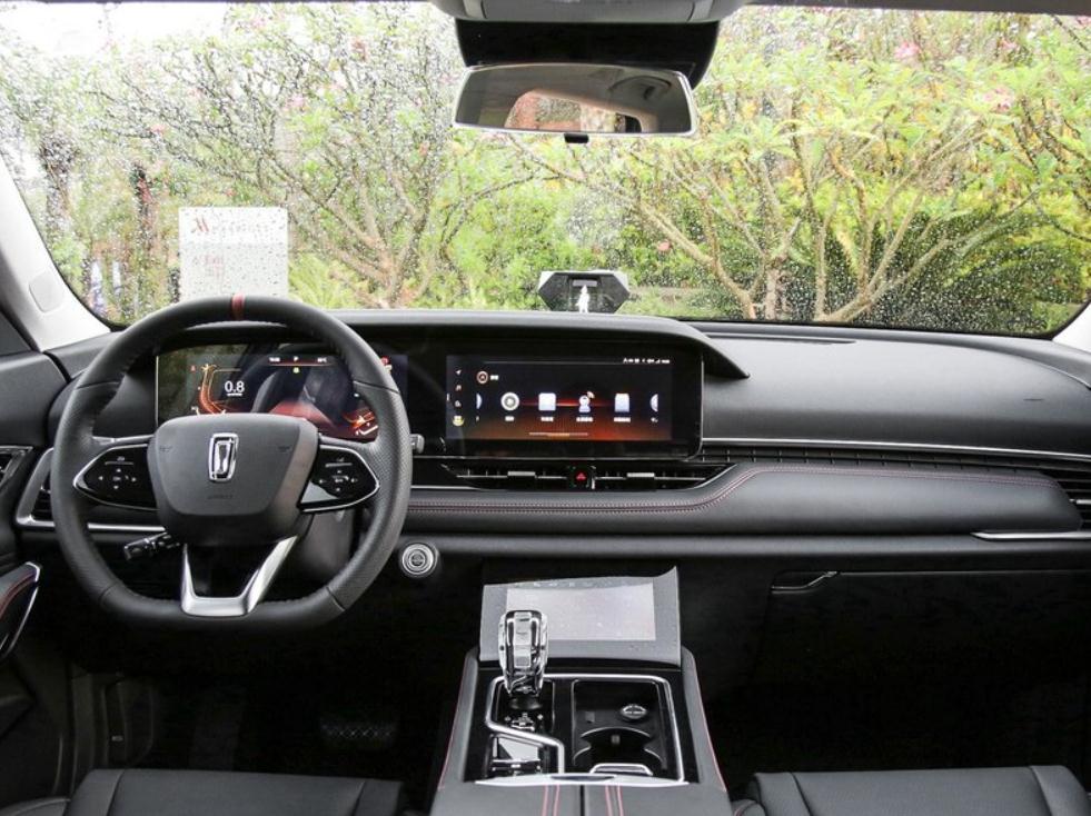 被車標“耽誤”的中大型SUV，寬近2米，高速也不飄，卻備受冷落