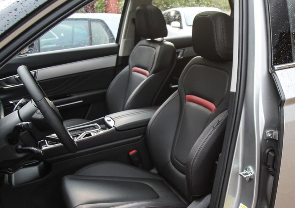 被車標“耽誤”的中大型SUV，寬近2米，高速也不飄，卻備受冷落