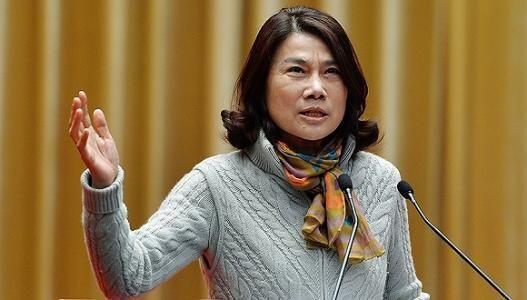 董明珠花30億造的車，車標(biāo)比奧迪還牛，看到價(jià)格后網(wǎng)友：我服了