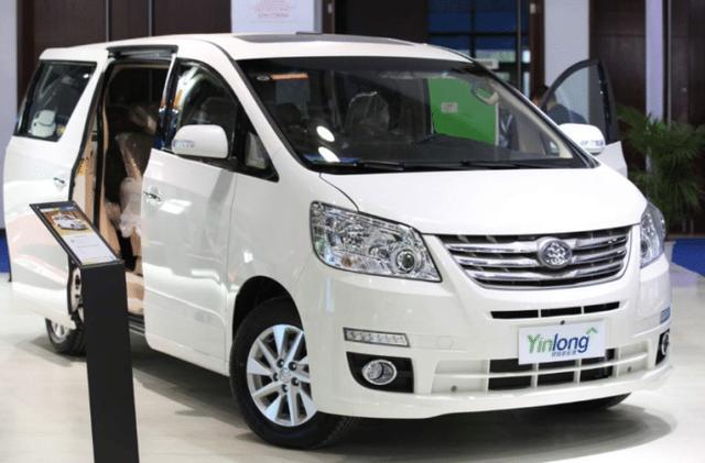 董明珠花30億造的車，車標(biāo)比奧迪還牛，看到價(jià)格后網(wǎng)友：我服了