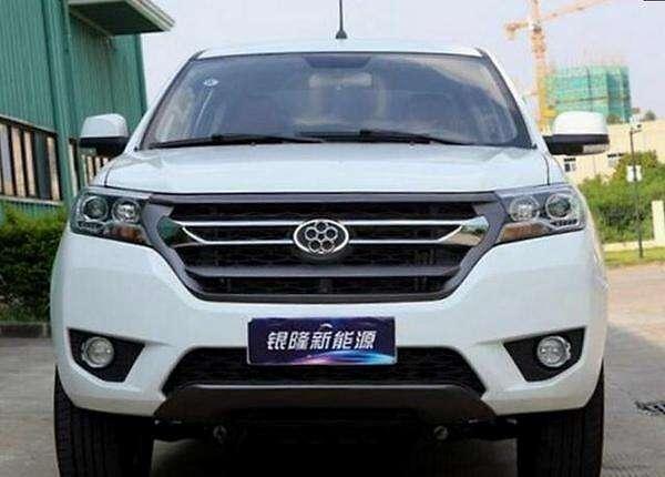 董明珠花30億造的車，車標(biāo)比奧迪還牛，看到價(jià)格后網(wǎng)友：我服了