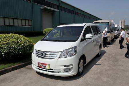 董明珠花30億造的車，車標(biāo)比奧迪還牛，看到價(jià)格后網(wǎng)友：我服了