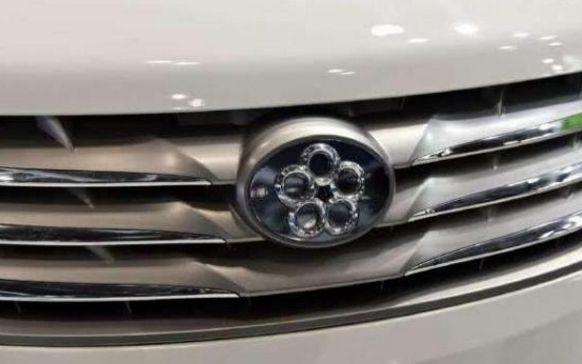 董明珠花30億造的車，車標(biāo)比奧迪還牛，看到價(jià)格后網(wǎng)友：我服了