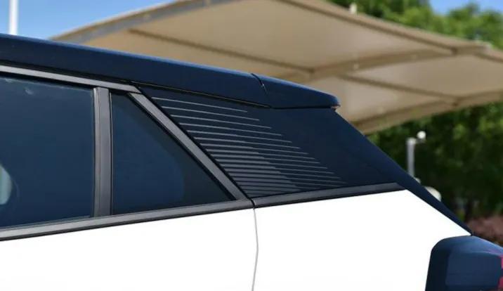 標(biāo)致e2008：像個(gè)沒(méi)寫(xiě)地址的信封