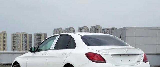 僅僅是為了買個(gè)“車標(biāo)”？詳細(xì)解析寶馬X1和奔馳C級(jí)！