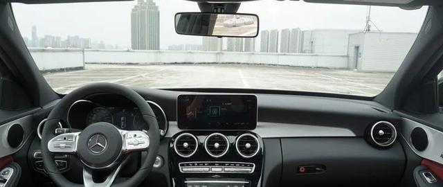 僅僅是為了買個(gè)“車標(biāo)”？詳細(xì)解析寶馬X1和奔馳C級(jí)！