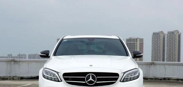 僅僅是為了買個(gè)“車標(biāo)”？詳細(xì)解析寶馬X1和奔馳C級(jí)！