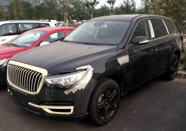 紅旗HS7實車曝光，換裝新Logo氣勢兇悍，這下漢蘭達完蛋了！