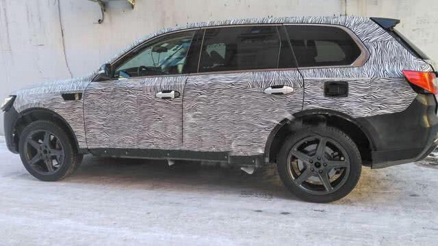 紅旗HS7實車曝光，換裝新Logo氣勢兇悍，這下漢蘭達完蛋了！