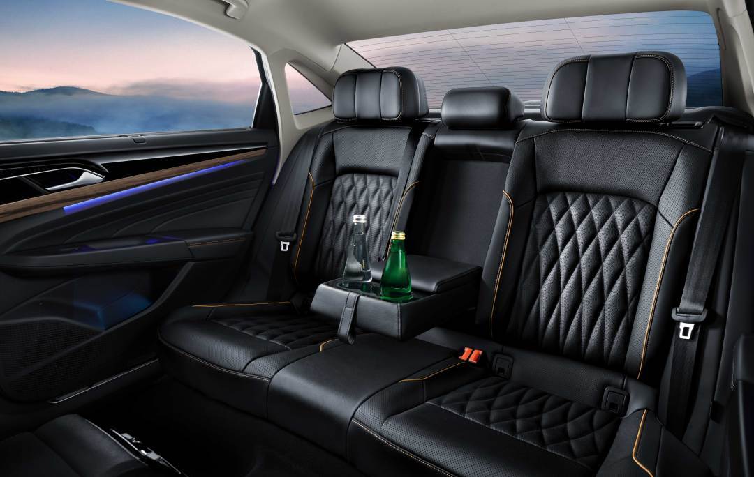 都說就怕大眾logo下面帶字母，全新帕薩特要搞事情