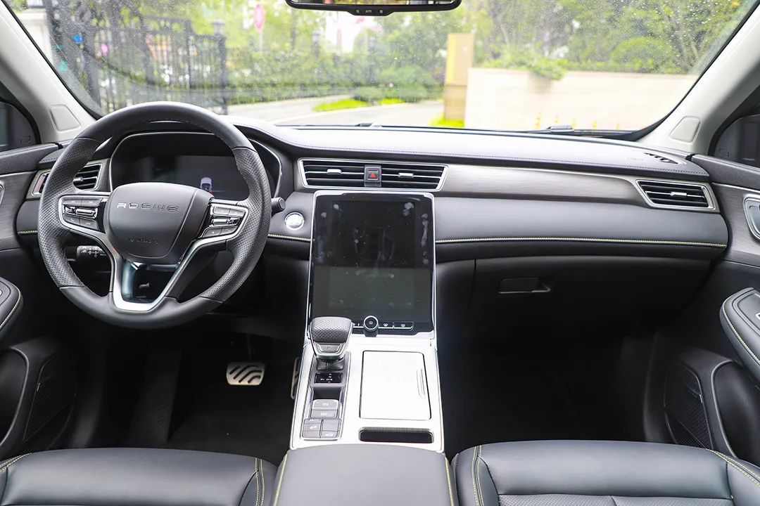 全新獅標LOGO 首款參數化設計車型 試駕榮威RX5 PLUS