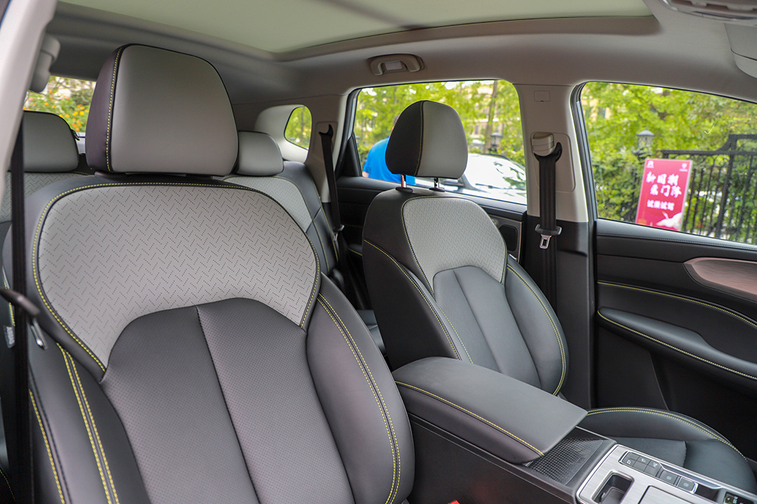 全新獅標LOGO 首款參數化設計車型 試駕榮威RX5 PLUS