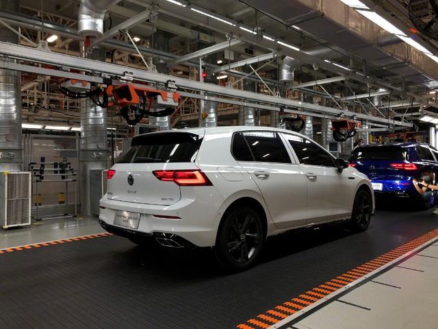 終于正面扛上了？思域兩廂版剛上市，第八代高爾夫隔天正式下線