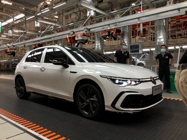 終于正面扛上了？思域兩廂版剛上市，第八代高爾夫隔天正式下線