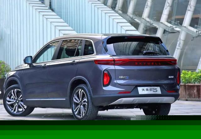 創維也來造車了？首款SUV車型已亮相，三叉戟車標有點意思