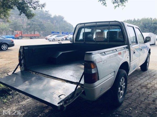 經(jīng)典外觀勾起回憶殺，11年的五十鈴皮卡品質(zhì)過硬，狀態(tài)依然穩(wěn)健