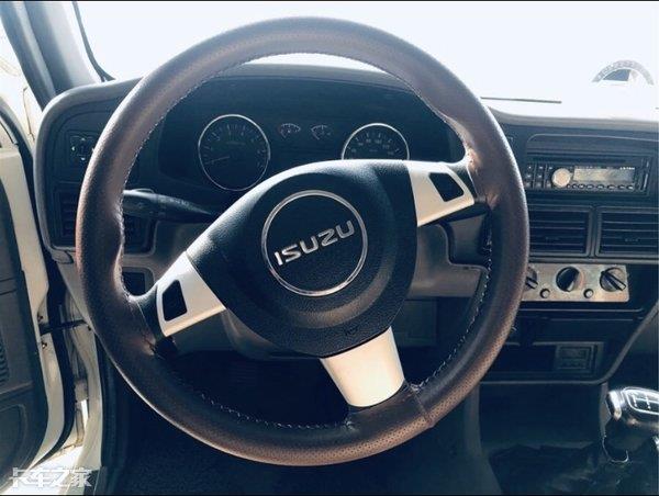 經(jīng)典外觀勾起回憶殺，11年的五十鈴皮卡品質(zhì)過硬，狀態(tài)依然穩(wěn)健